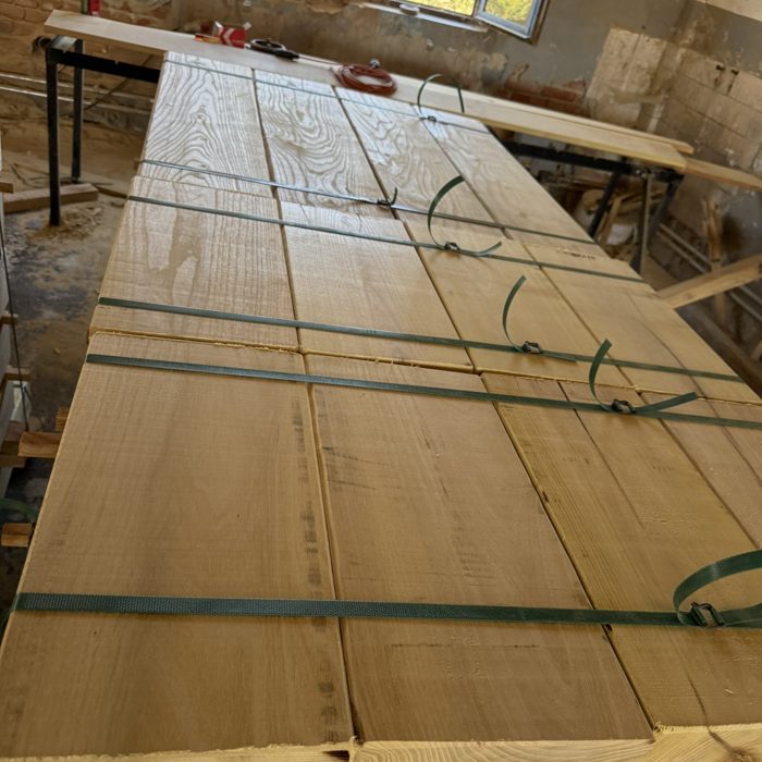 Az akácfa felülete / Robinia timber surface