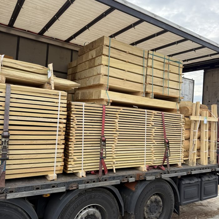 Fűrészáru a kamionon / Sawn timber on the truck