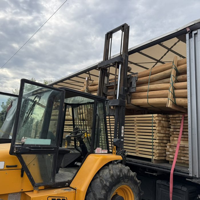 Rakodás targoncával / Loading with a forklift
