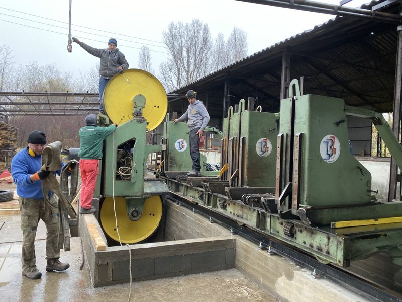 Gépek telepítése / Installing the machinery